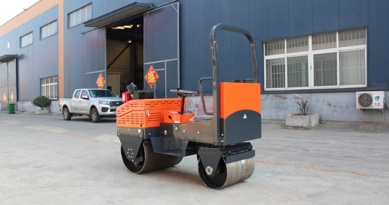 小型压路机在施事情业前应做好哪些准备事情？