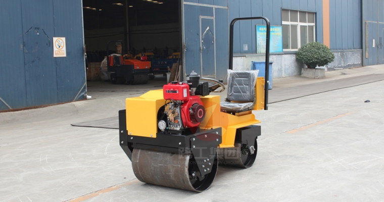 怎样有用保养小型压路机的机械传动系统呢？